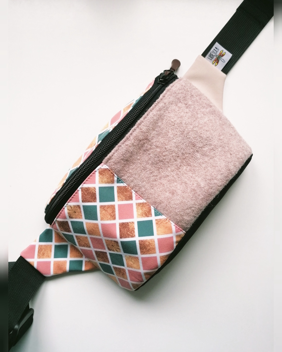 Precomandă - Borsetă clasică LIBELULA - culori și lână bej - genți și portofele - borsete - Artynos.ro Precomandă - Borsetă clasică LIBELULA - culori și lână bej - genți și portofele - borsete - Artynos.ro