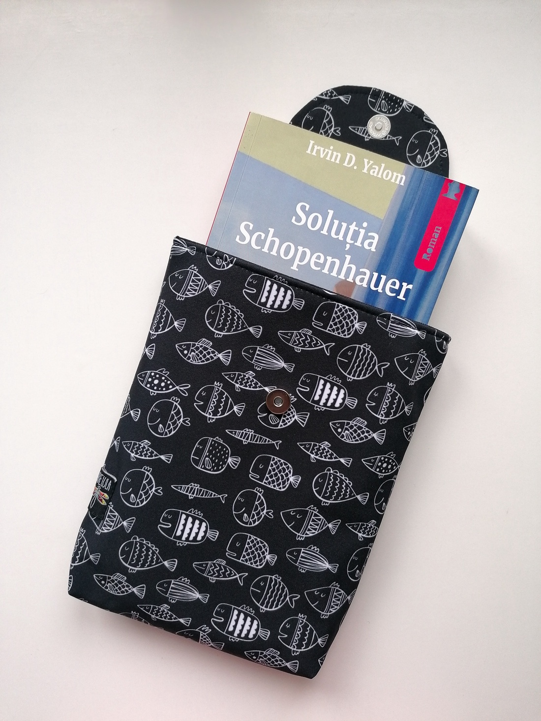 Husă carte LIBELULA - pești - cărți și creații cu tematică muzicală, cadouri - husă de carte - Artynos.ro