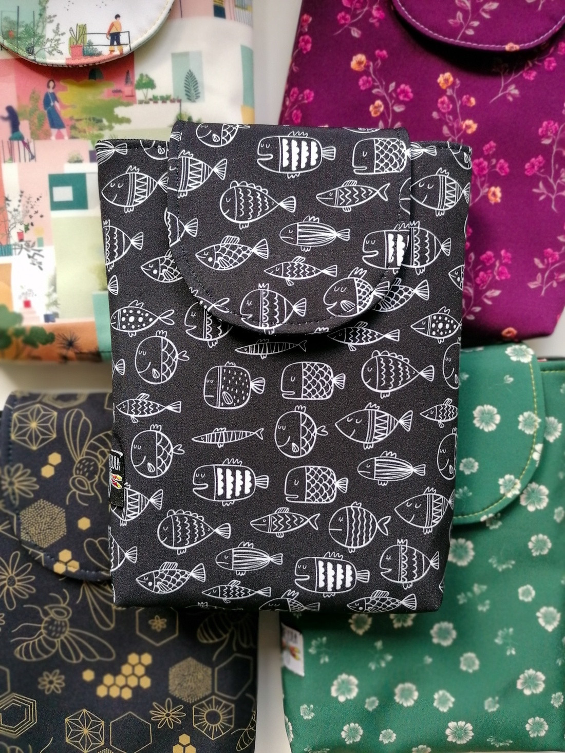 Husă carte LIBELULA - pești - cărți și creații cu tematică muzicală, cadouri - husă de carte - Artynos.ro