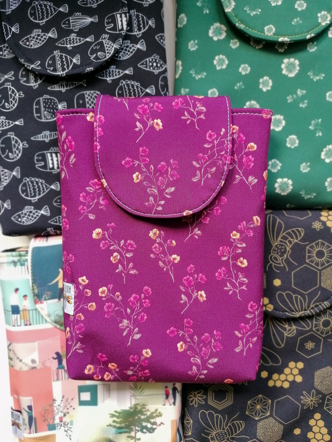 Husă carte LIBELULA - crenguțe bordeaux - cărți și creații cu tematică muzicală, cadouri - husă de carte - Artynos.ro