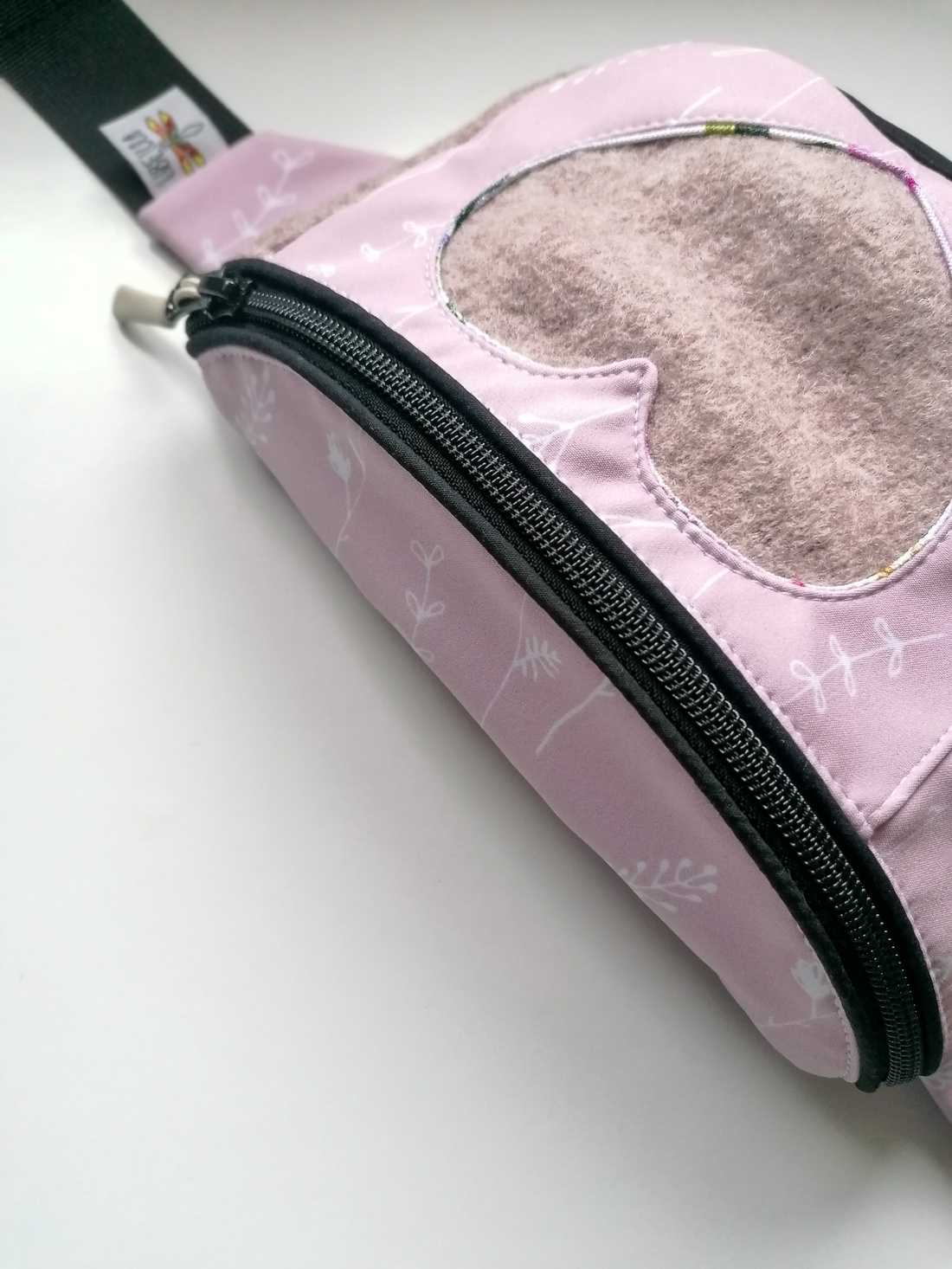 Borsetă clasică LIBELULA - roz pal cu inimă din lână fiartă - genți și portofele - borsete - Artynos.ro