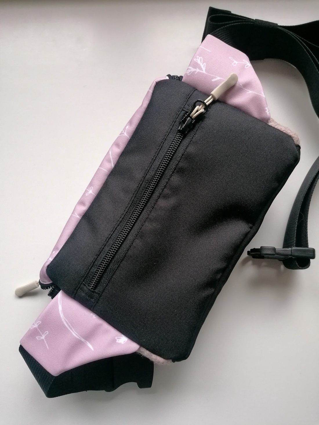 Borsetă clasică LIBELULA - roz pal cu inimă din lână fiartă - genți și portofele - borsete - Artynos.ro