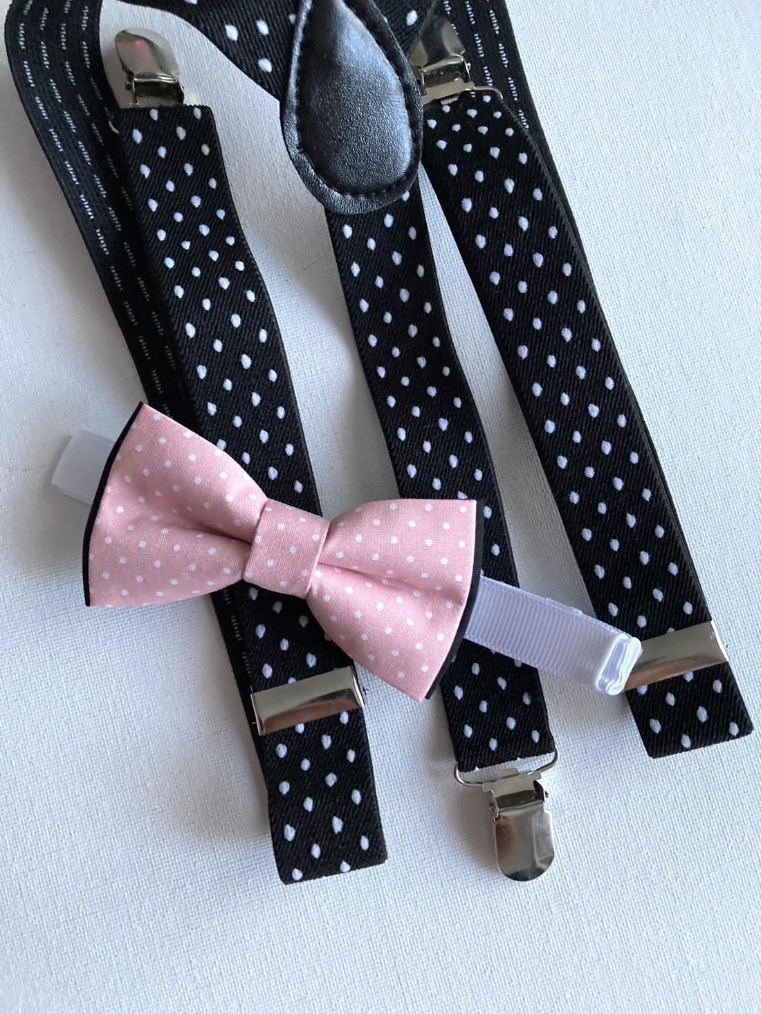 Set pentru copii, papion roz si bretele negre cu buline - îmbrăcăminte și modă - haine bărbați - cravată, papion - Artynos.ro