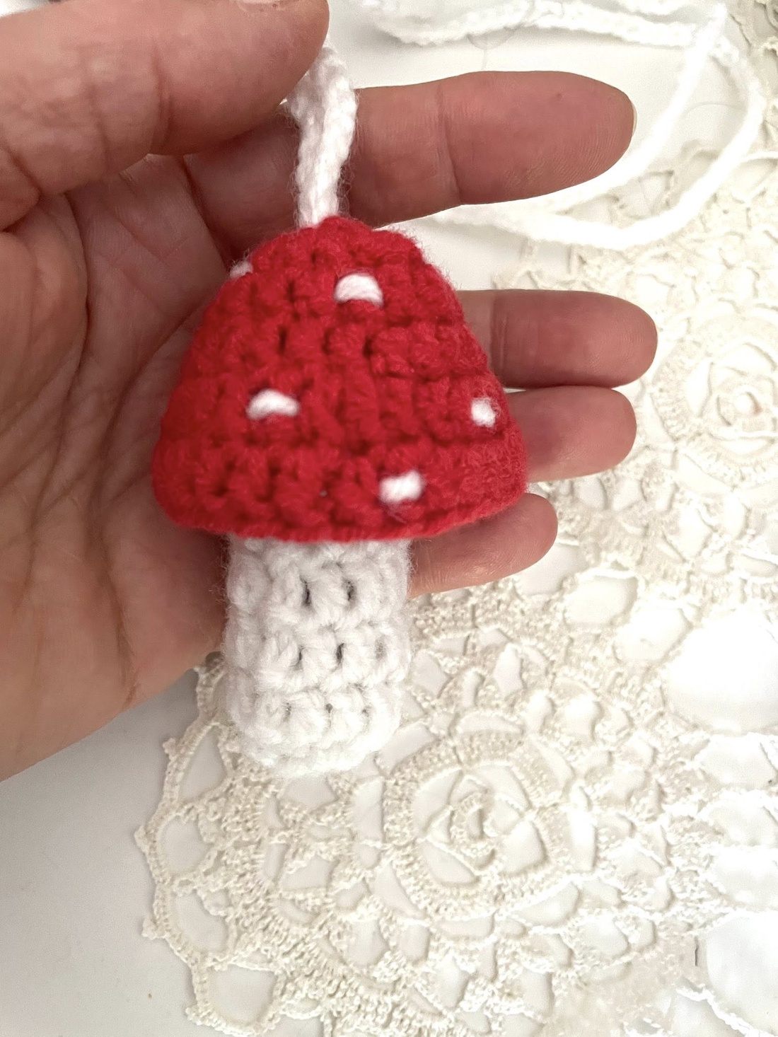 Mini posetuta ciupercuta - jucării și echipamente pentru copii - plușuri - păpușă croșetată, păpușă de pluș - Artynos.ro Mini posetuta ciupercuta - jucării și echipamente pentru copii - plușuri - păpușă croșetată, păpușă de pluș - Artynos.ro