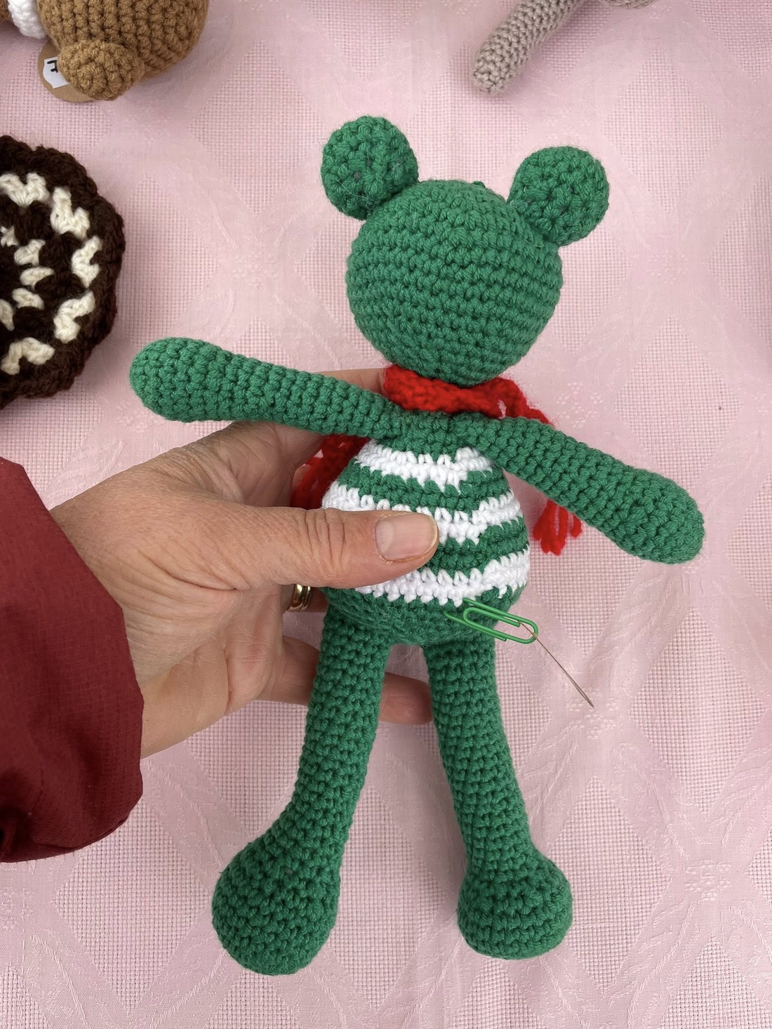 Amigurumi...broscuta crosetata - jucării și echipamente pentru copii - plușuri - păpușă croșetată, păpușă de pluș - Artynos.ro