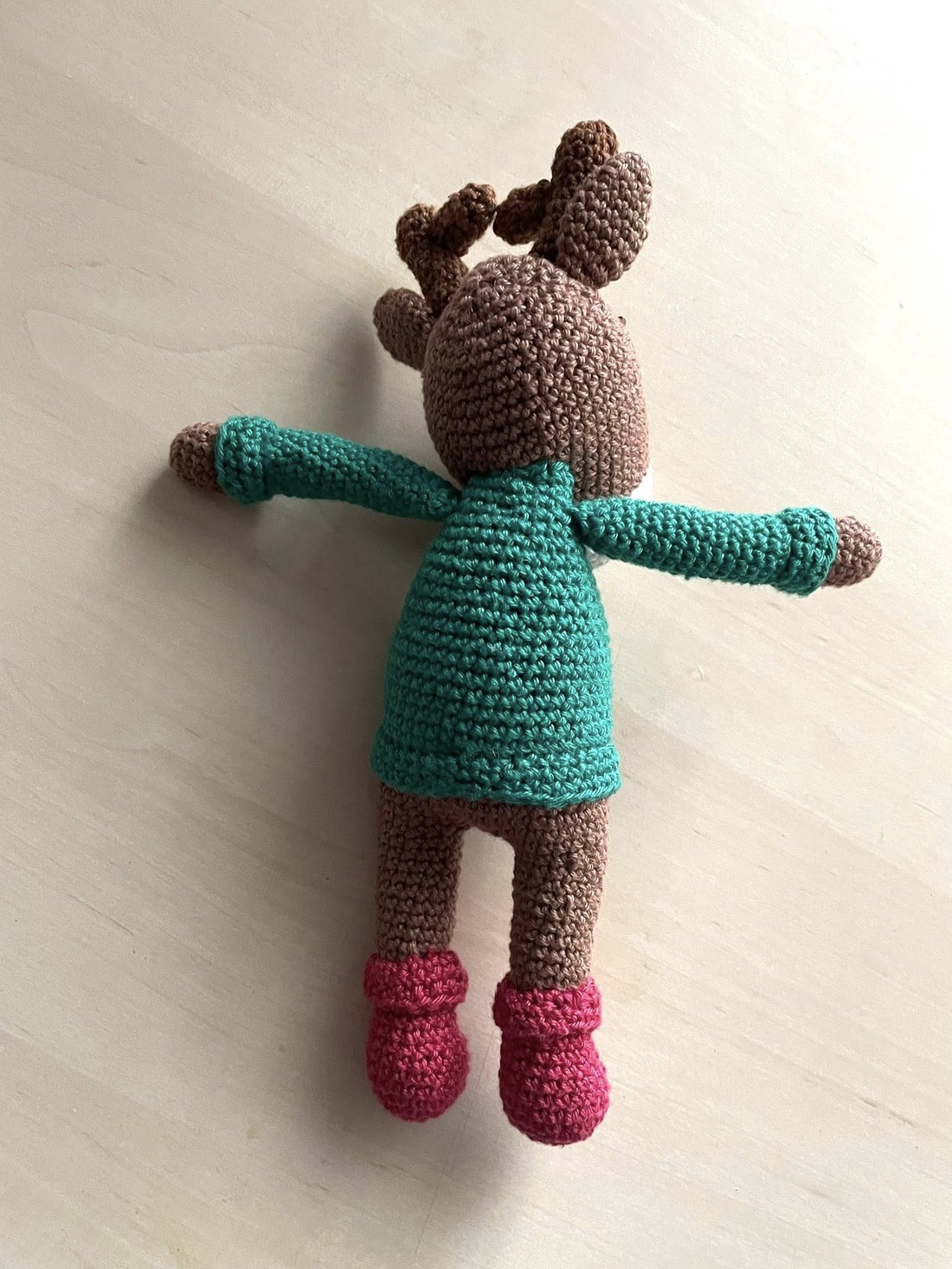 Amigurumirenul Rudolf crosetat - jucării și echipamente pentru copii - plușuri - iepure de pluș - Artynos.ro
