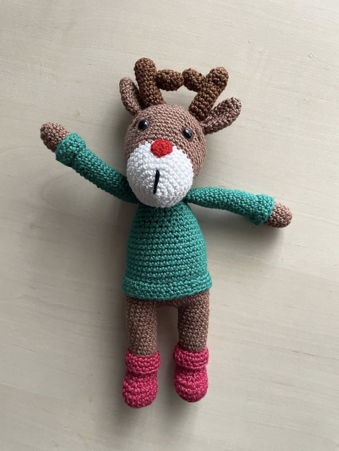 Amigurumirenul Rudolf crosetat - jucării și echipamente pentru copii - plușuri - iepure de pluș - Artynos.ro