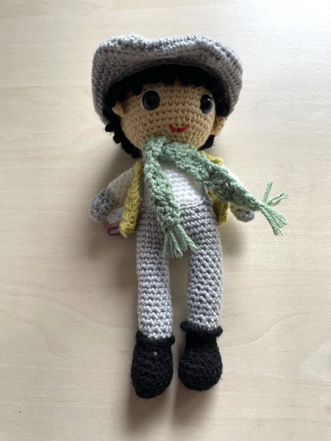 Amigurumibaiat cu sapca, jucarie crosetata - jucării și echipamente pentru copii - plușuri - păpușă croșetată, păpușă de pluș - Artynos.ro