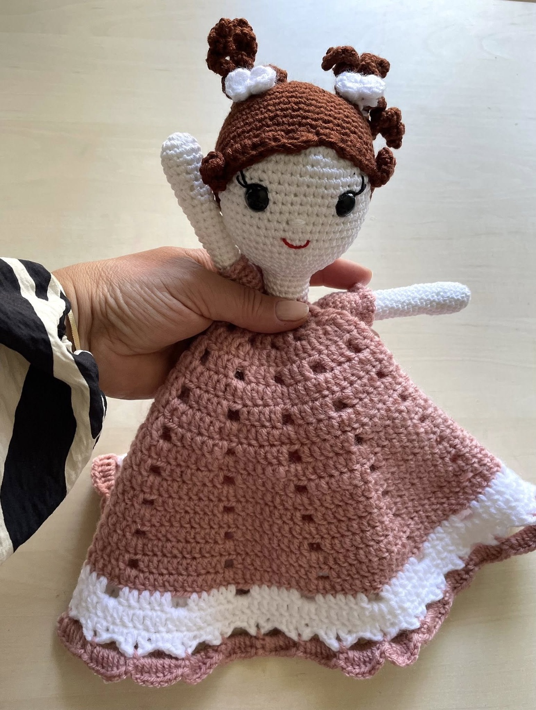 Amigurumifetita cu codite, jucarie crosetata - jucării și echipamente pentru copii - plușuri - păpușă croșetată, păpușă de pluș - Artynos.ro