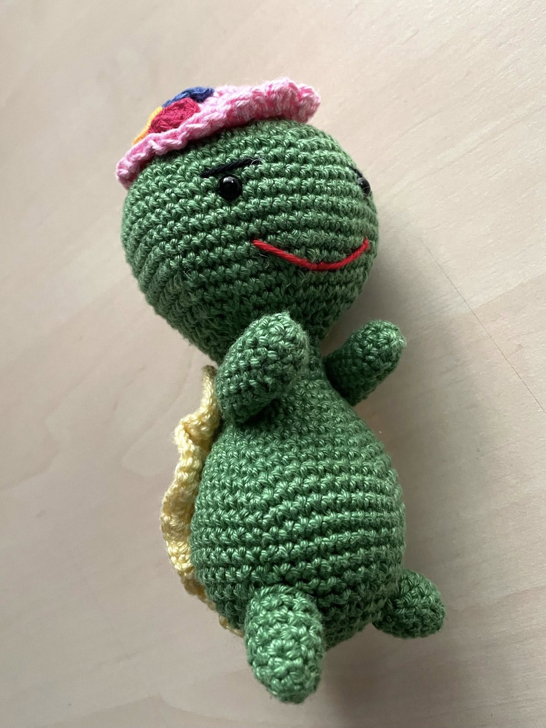 Amigurumi...broscuta cu palarie, jucarie crosetata - jucării și echipamente pentru copii - plușuri - broască de pluș - Artynos.ro
