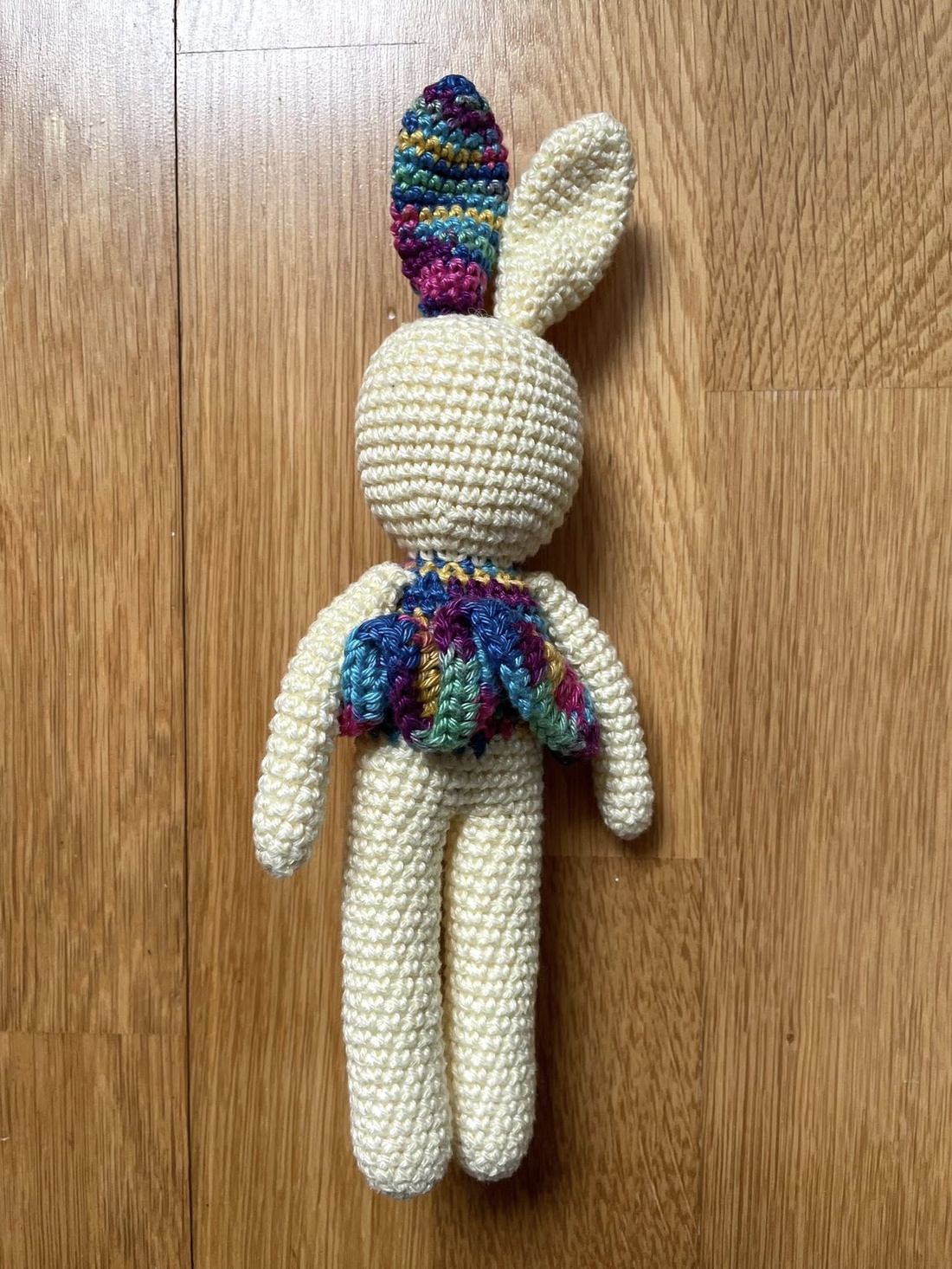 Amigurumi...iepuras cu rochita curcubeu, jucarie crosetata - jucării și echipamente pentru copii - plușuri - iepure de pluș - Artynos.ro