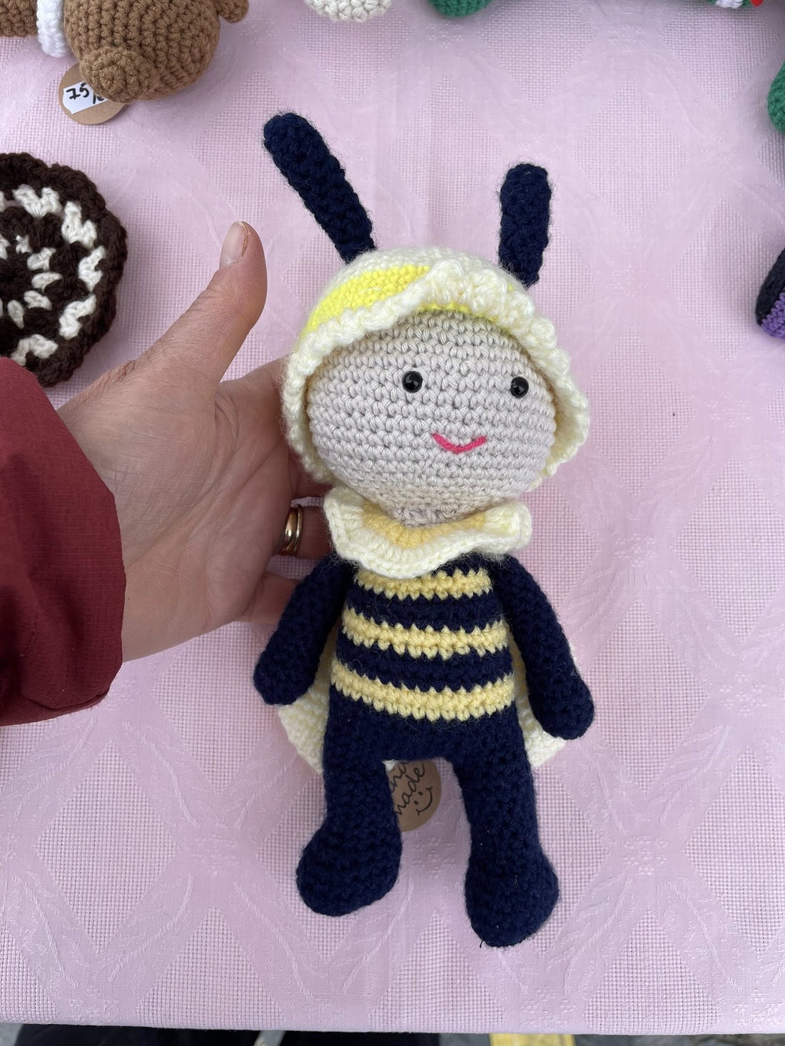 Amigurumi...albinuta harnica, jucarie crosetata - jucării și echipamente pentru copii - plușuri - figurine de pluș - Artynos.ro