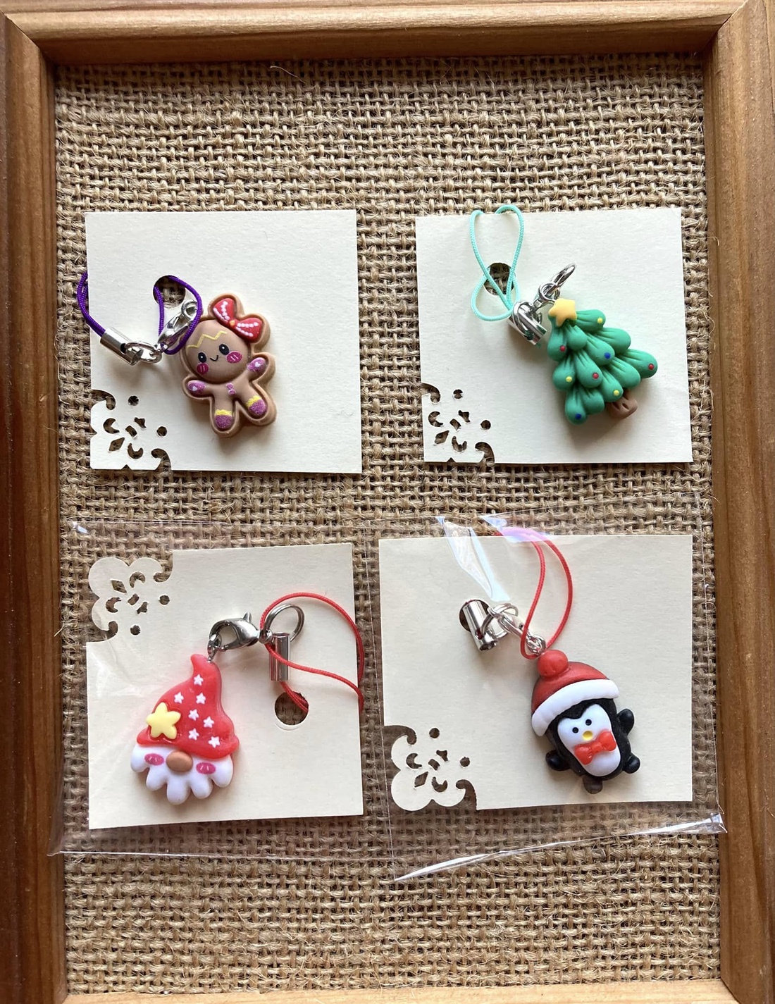 Breloc cu figurine din rasina, cu specific de Craciun - genți și portofele - accesorii genți - breloc - Artynos.ro