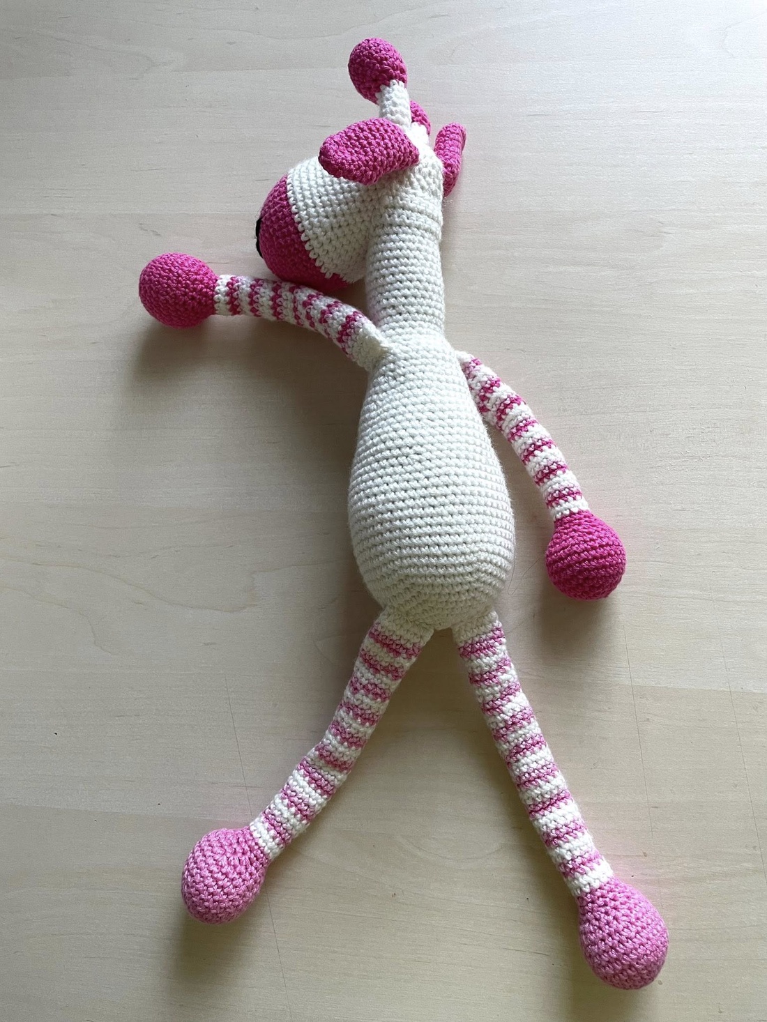 Amigurumi...girafa cu inimioara, jucarie crosetata - jucării și echipamente pentru copii - plușuri - girafă de pluș - Artynos.ro