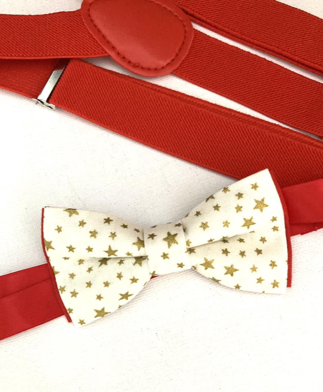 Set copil, papion crem cu stelute aurii si bretele rosii, de Craciun - îmbrăcăminte și modă - haine bărbați - cravată, papion - Artynos.ro
