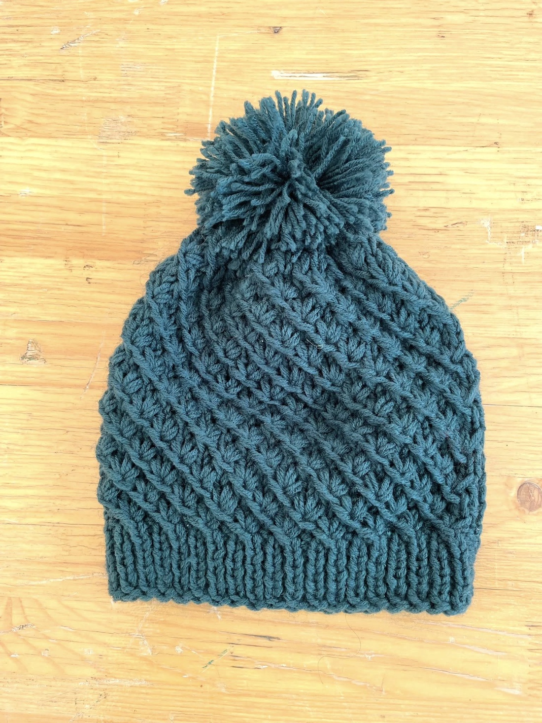Caciula tricotata manual, turcoaz inchis, marime adult - îmbrăcăminte și modă - eșarfe, pălării, fularuri - căciulă - Artynos.ro