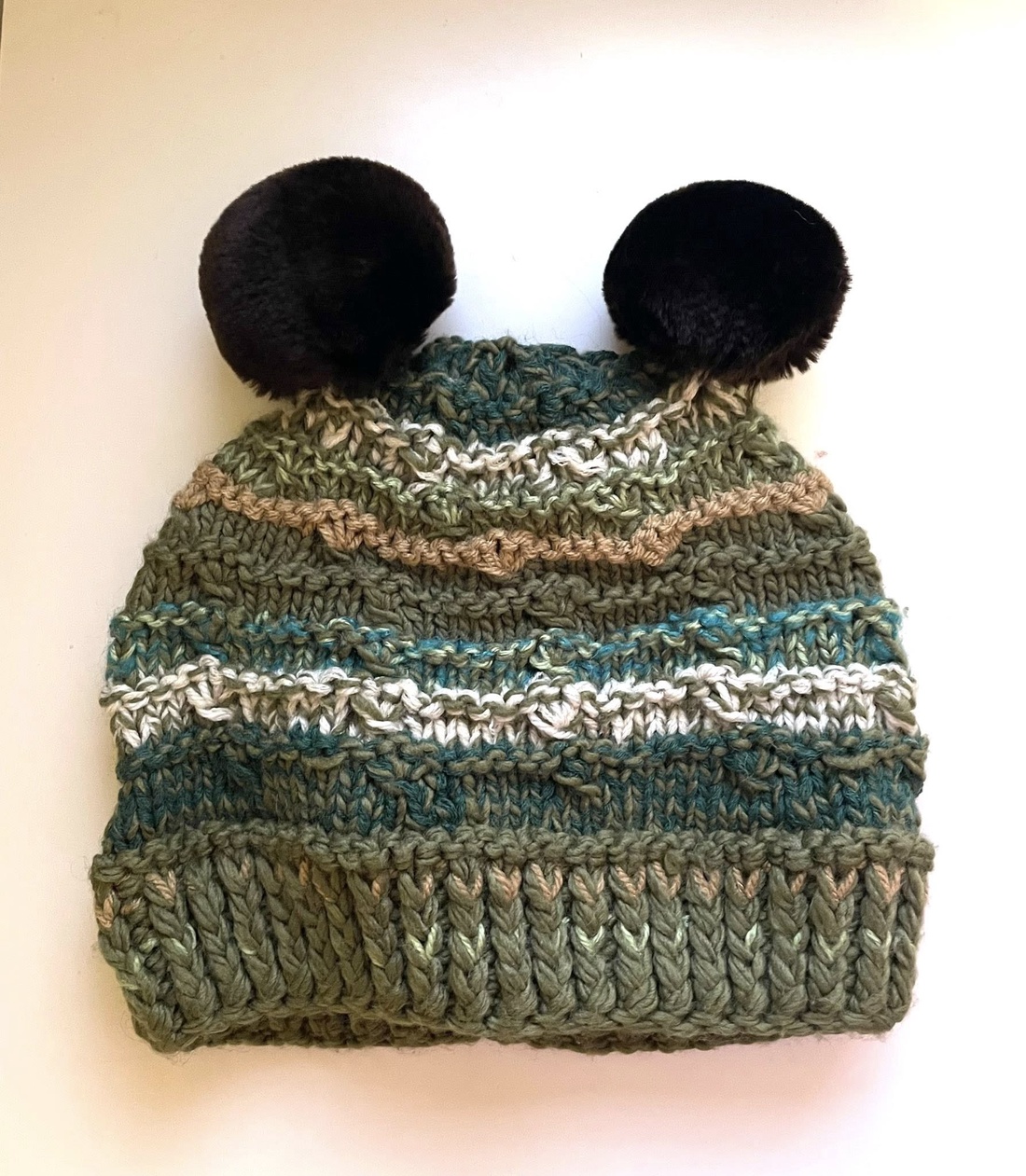 Caciula tricotata, cu ciucuri - îmbrăcăminte și modă - eșarfe, pălării, fularuri - căciulă - Artynos.ro