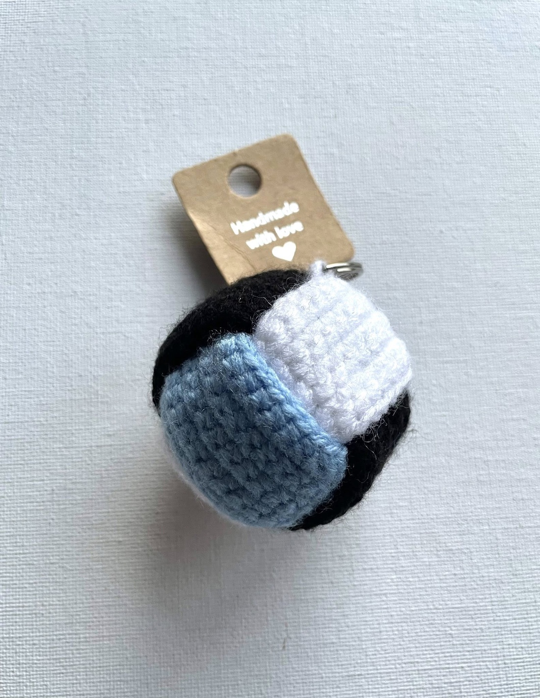 Breloc, figurina crosetata, mingie - genți și portofele - accesorii genți - breloc - Artynos.ro