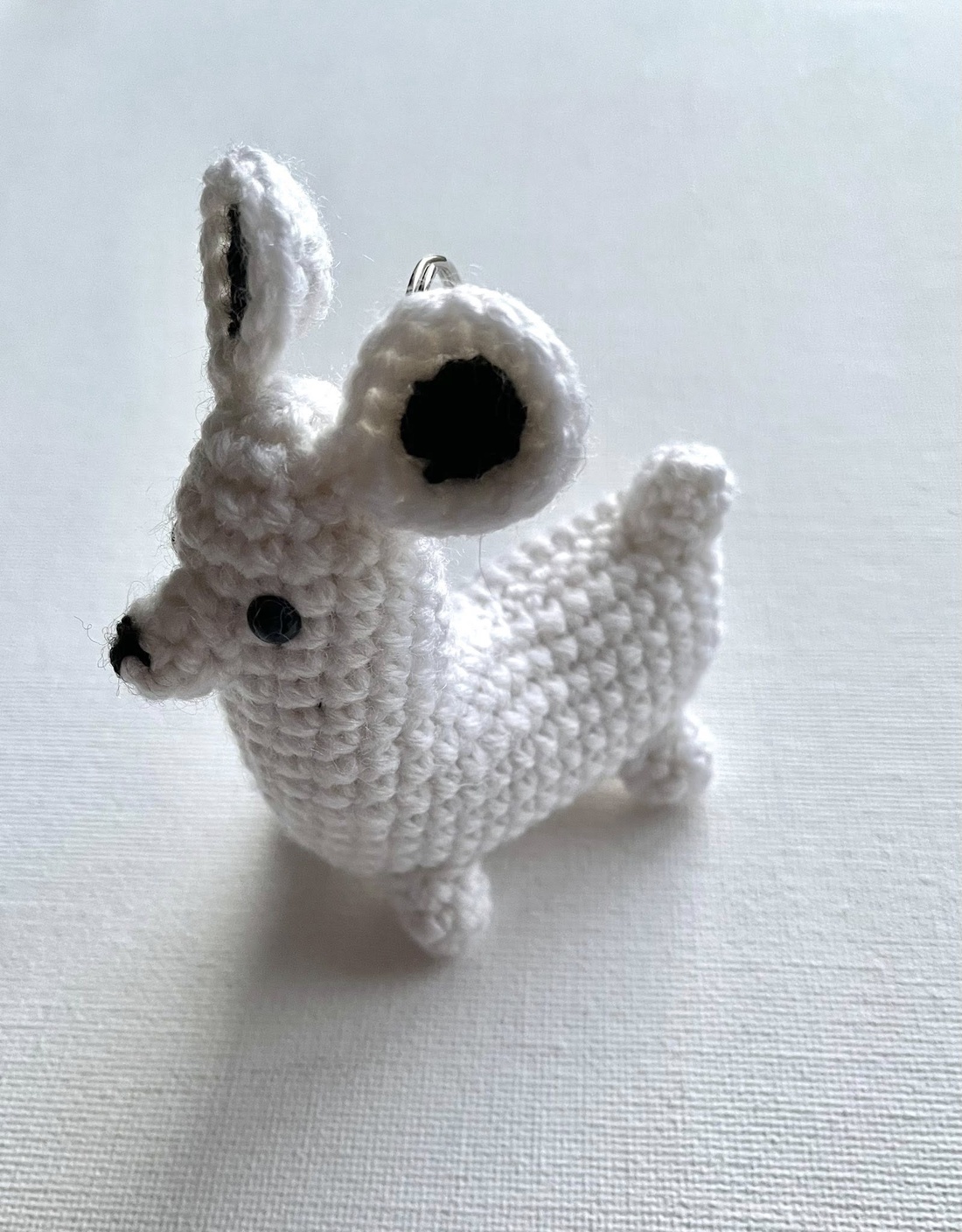 Breloc, figurina crosetata, caprita, lama - genți și portofele - accesorii genți - breloc - Artynos.ro