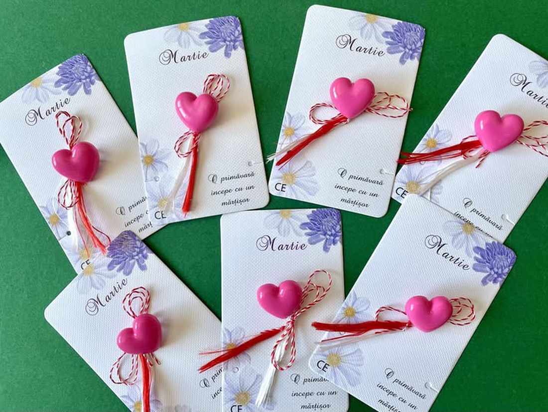 Martisor inimioara, brosa din rasina - bijuterii - mărțișor - Artynos.ro