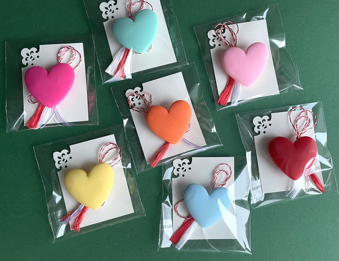 Martisor inimioara, brosa din rasina - bijuterii - mărțișor - Artynos.ro