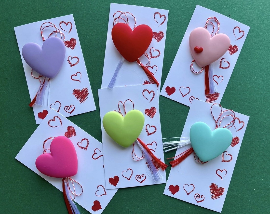 Martisor inimioara, brosa din rasina - bijuterii - mărțișor - Artynos.ro