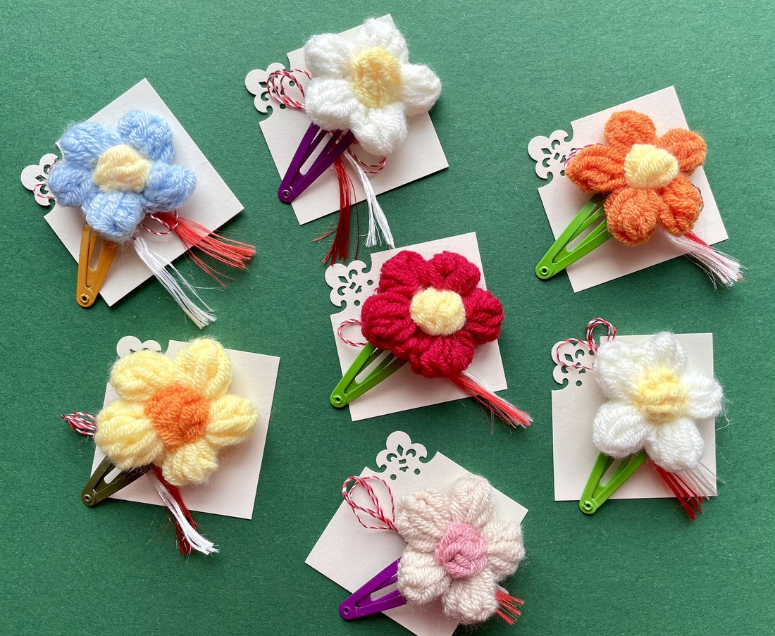 Martisor, clama cu floare crosetata - bijuterii - mărțișor - Artynos.ro