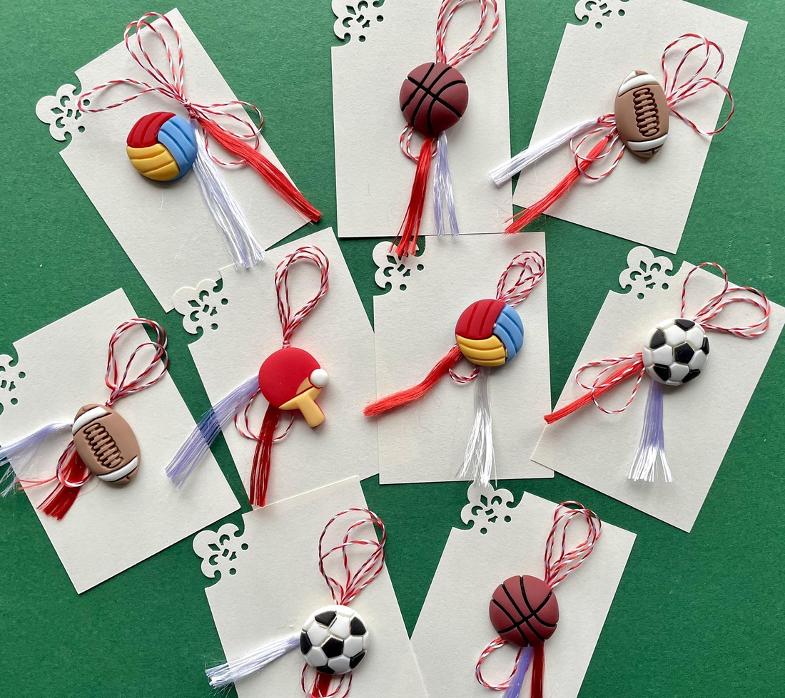 Martisor brosa din rasina, mingie de sport - bijuterii - mărțișor - Artynos.ro