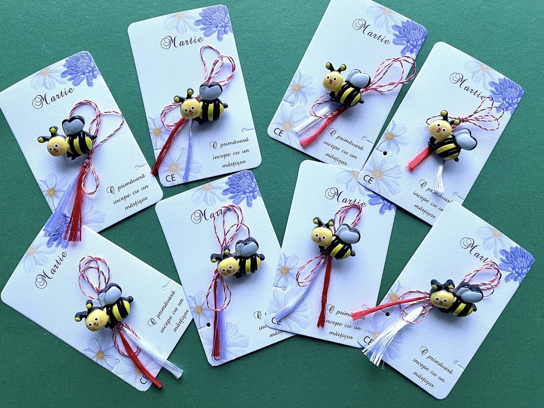 Martisor brosa albinuta - bijuterii - mărțișor - Artynos.ro