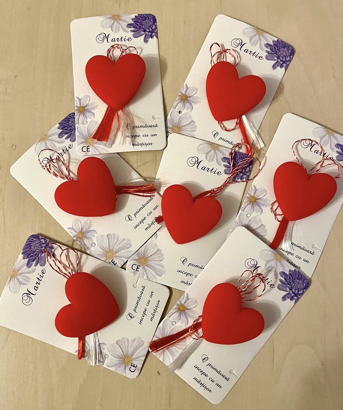 Martisor inimioara, brosa din rasina - bijuterii - mărțișor - Artynos.ro