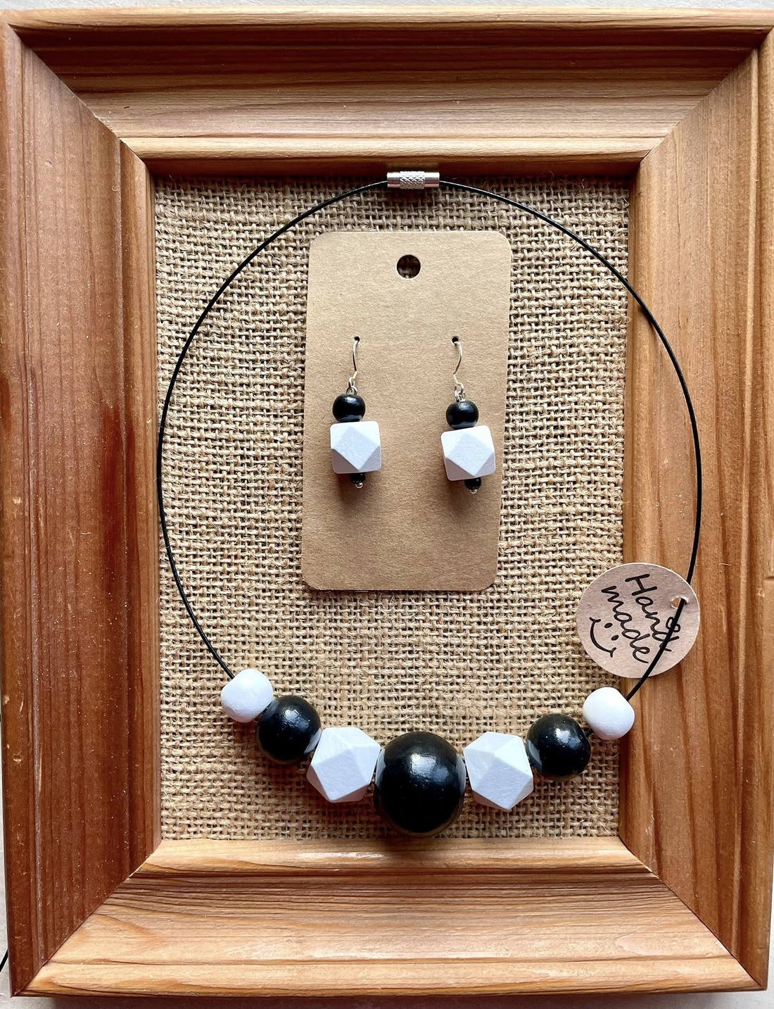 Set cercei si colier cu bile din lemn - bijuterii - seturi de bijuterii - Artynos.ro