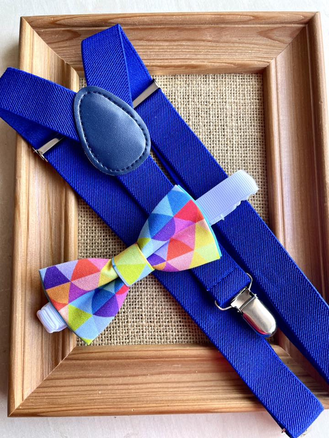 Set pentru copii, papion curcubeu si bretele albastre - îmbrăcăminte și modă - haine bărbați - cravată, papion - Artynos.ro
