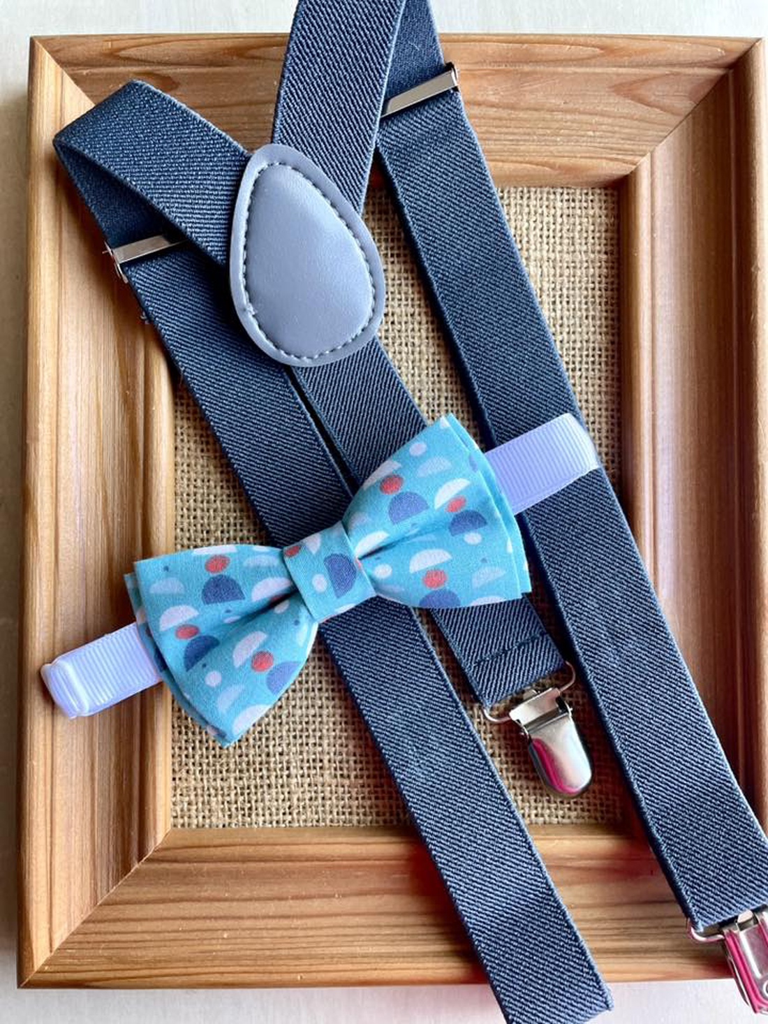 Set pentru copii, papion albastru si bretele gri - îmbrăcăminte și modă - haine bărbați - cravată, papion - Artynos.ro