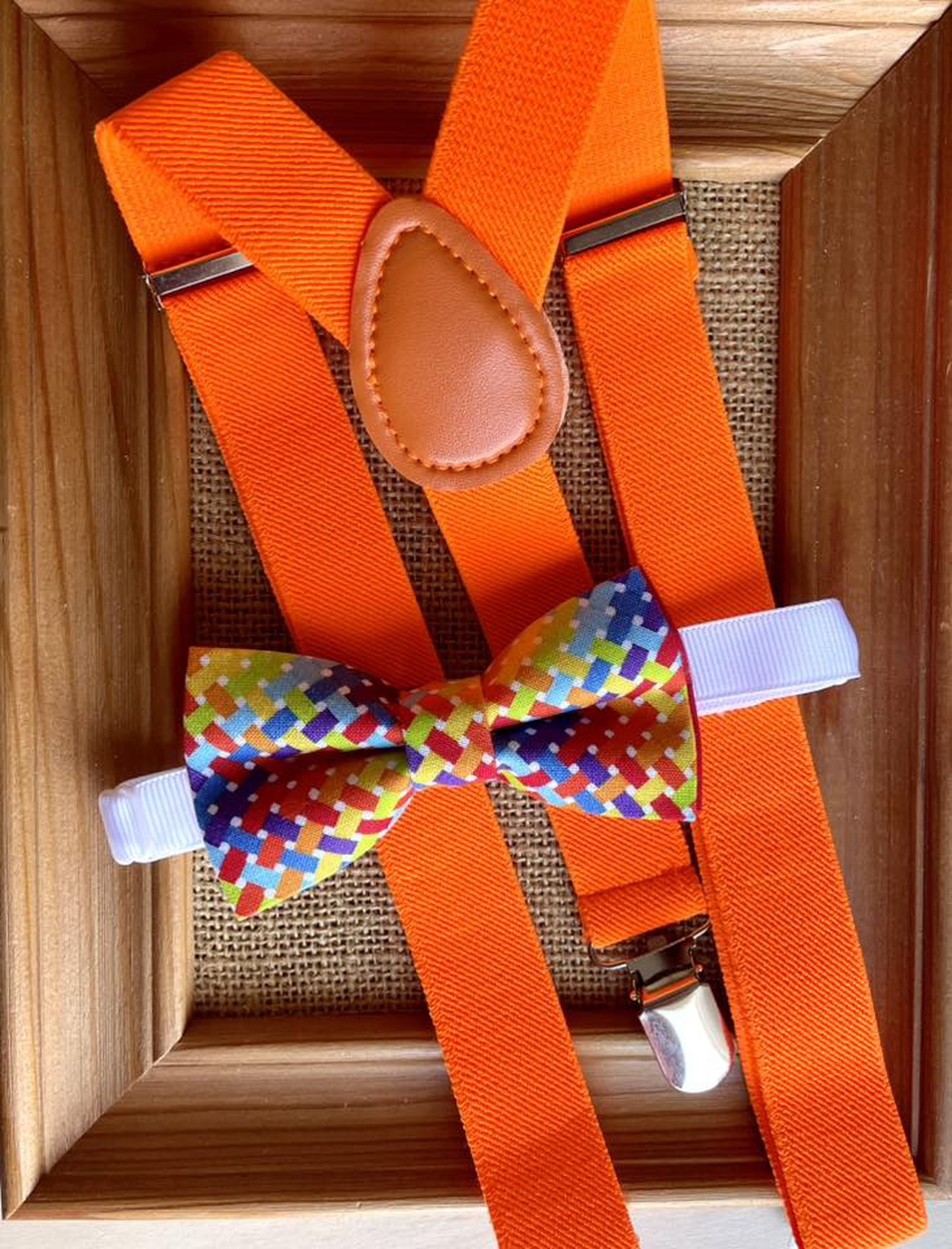 Set pentru copii, papion curcubeu si bretele portocalii neon - îmbrăcăminte și modă - haine bărbați - cravată, papion - Artynos.ro