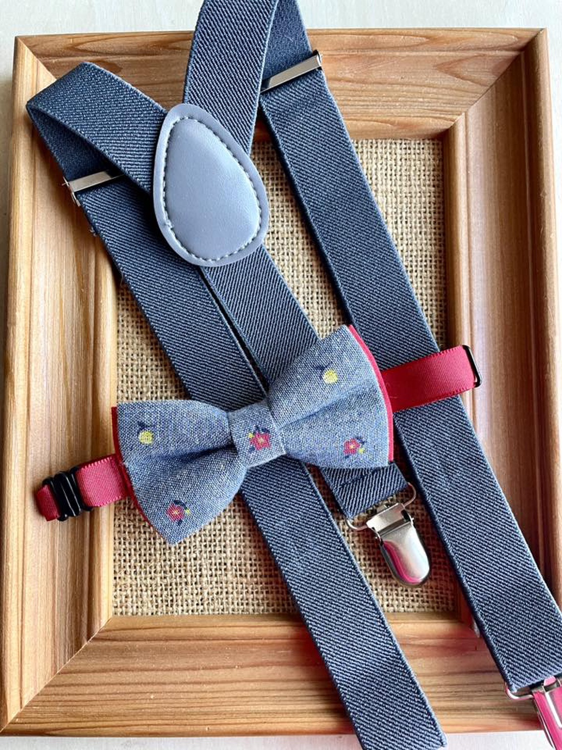 Set pentru copii, papion cu floricele si bretele gri - îmbrăcăminte și modă - haine bărbați - cravată, papion - Artynos.ro