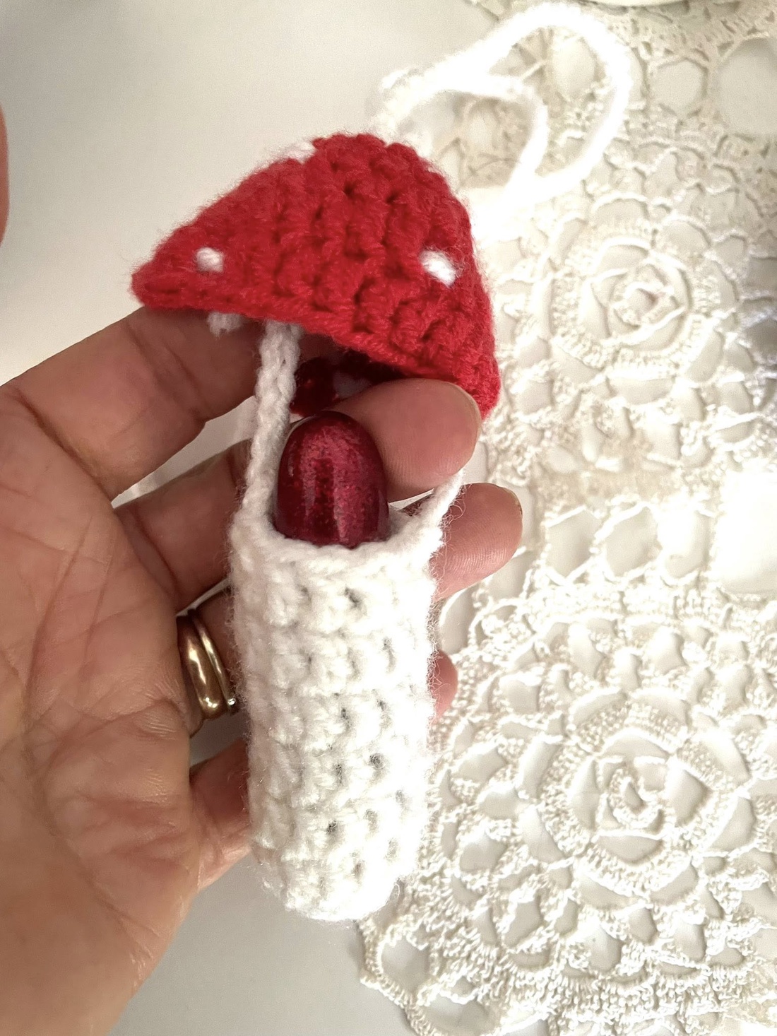 Ciupercuta rosie crosetata...mini-poseta - genți și portofele - accesorii genți - breloc - Artynos.ro