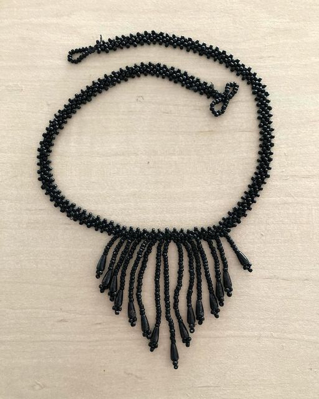 Colier cu margele de nisip negre - bijuterii - coliere - coliere din mărgele - Artynos.ro