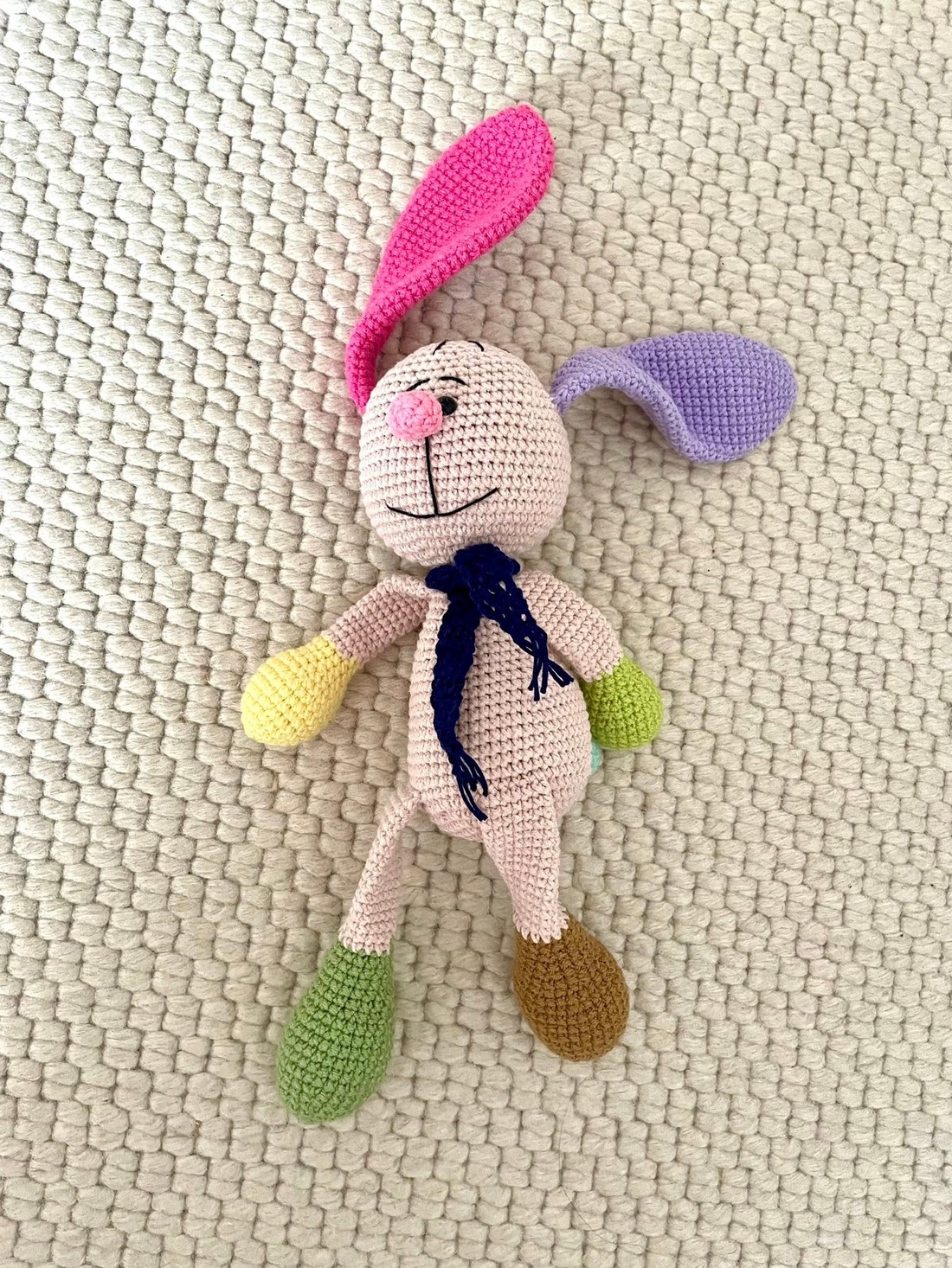 Amigurumi...Iepurasul vesel! Jucarie crosetata - jucării și echipamente pentru copii - plușuri - figurine de pluș - Artynos.ro