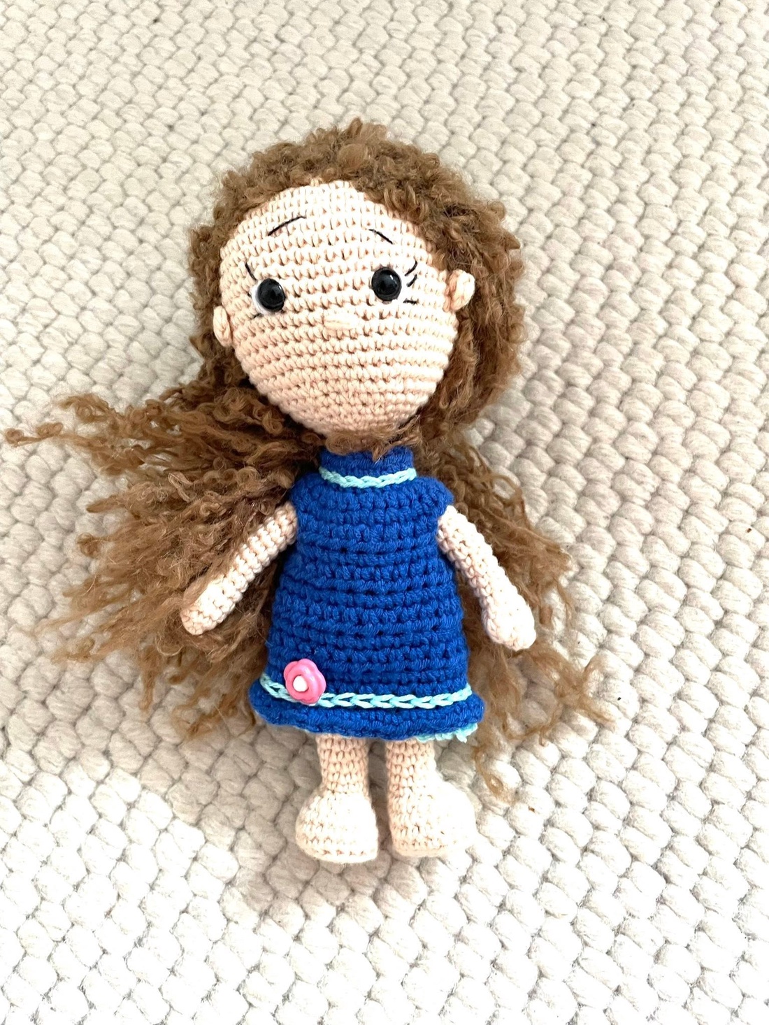 Amigurumi...Fetita cu rochita albastra! Jucarie crosetata - jucării și echipamente pentru copii - plușuri - figurine de pluș - Artynos.ro
