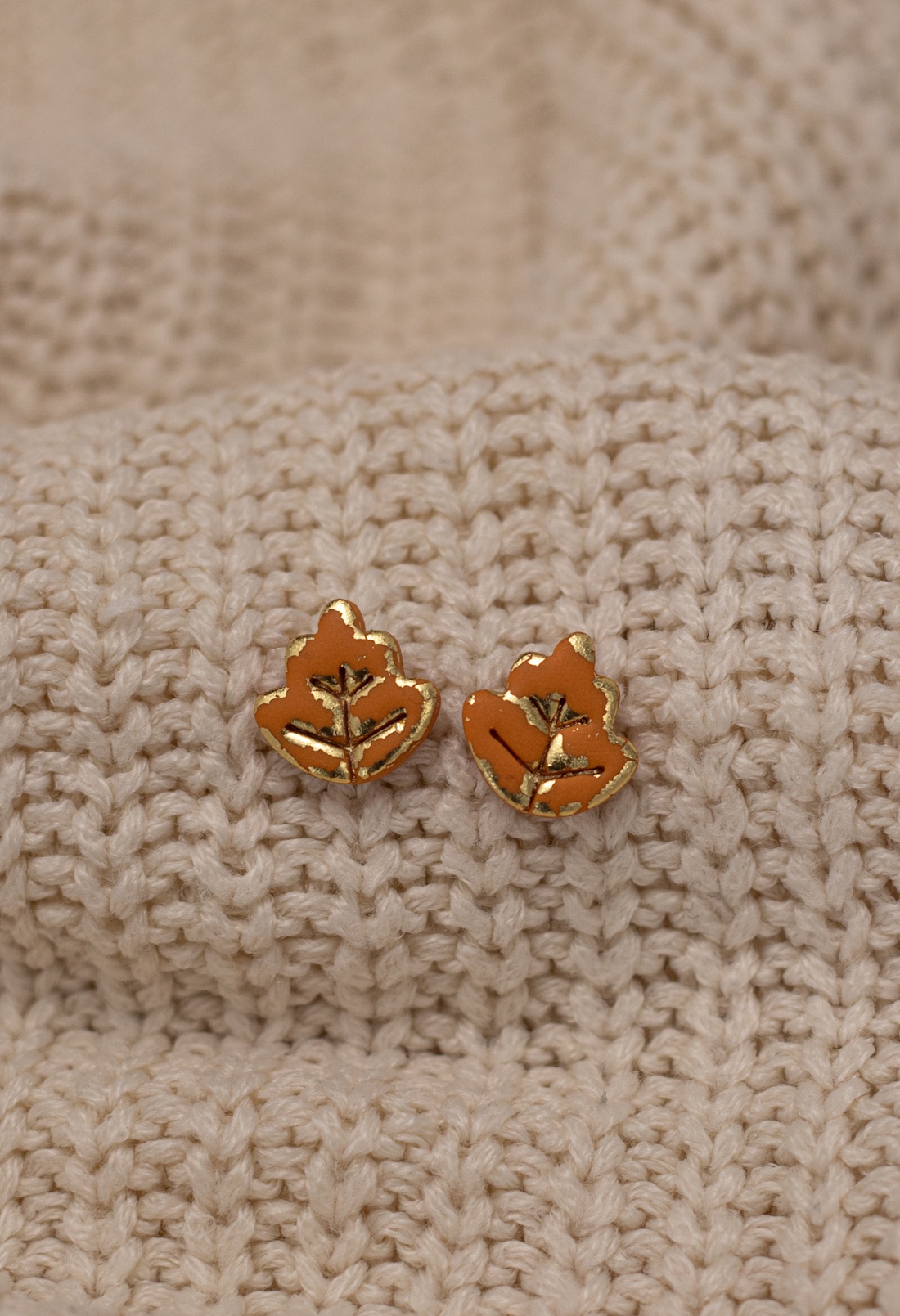 Cercei Frunza orange and gold II - bijuterii - cercei - clipsuri - Artynos.ro Cercei Frunza orange and gold II - bijuterii - cercei - clipsuri - Artynos.ro