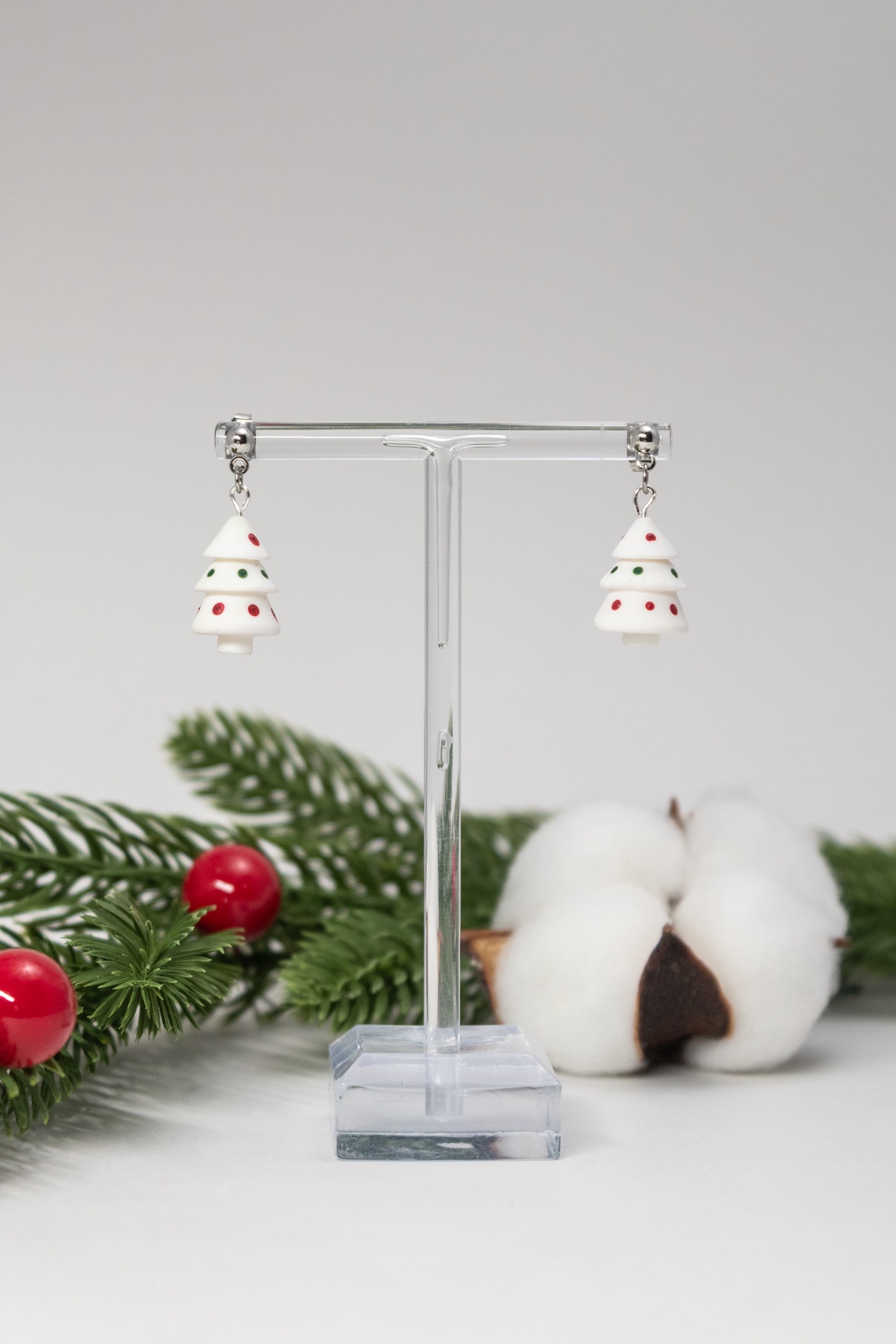 Cercei brad cu detalii pictate manual - bijuterii - cercei - cercei lungi - Artynos.ro