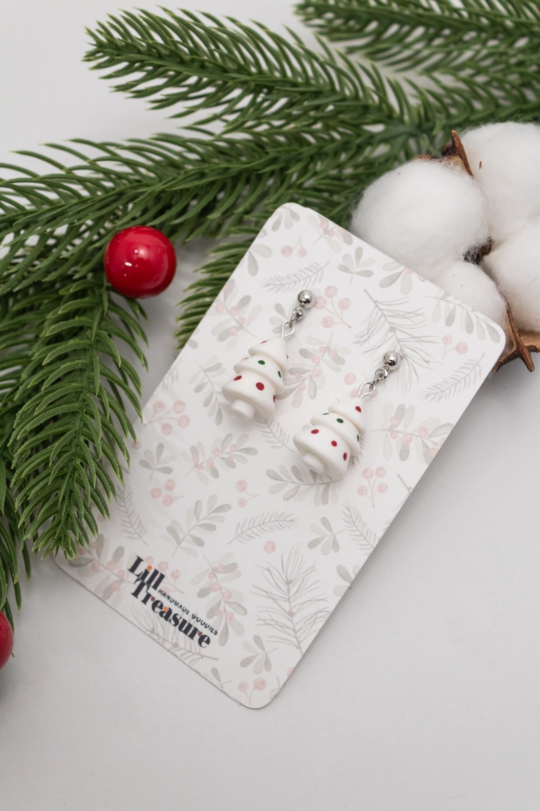 Cercei brad cu detalii pictate manual - bijuterii - cercei - cercei lungi - Artynos.ro