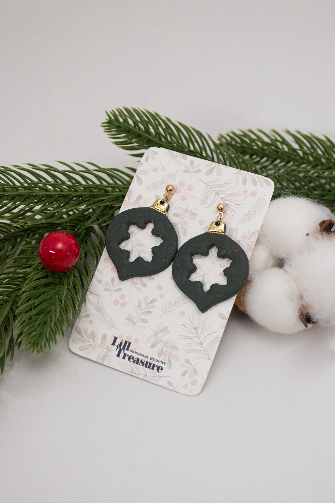 Cercei tip glob cu detaliu fulg de nea - Snowflake Bauble - bijuterii - cercei - cercei lungi - Artynos.ro