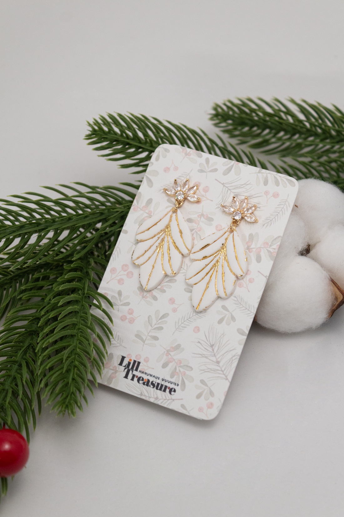 Cercei eleganti de Craciun alb si auriu - White and Gold - bijuterii - cercei - cercei lungi - Artynos.ro