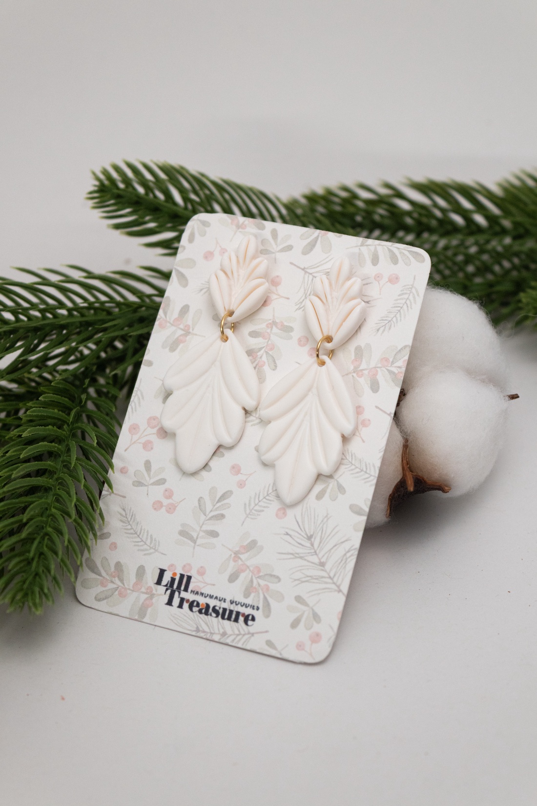 Cercei eleganti de Craciun alb si auriu - White and Gold - bijuterii - cercei - cercei lungi - Artynos.ro