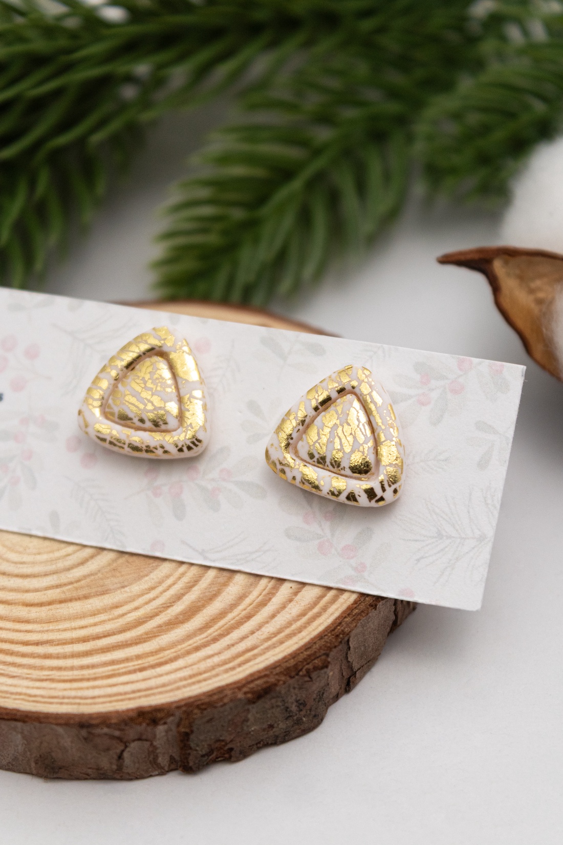 Cercei eleganti de Craciun tip tinta - White and Gold - bijuterii - cercei - cercei cu figurine - Artynos.ro