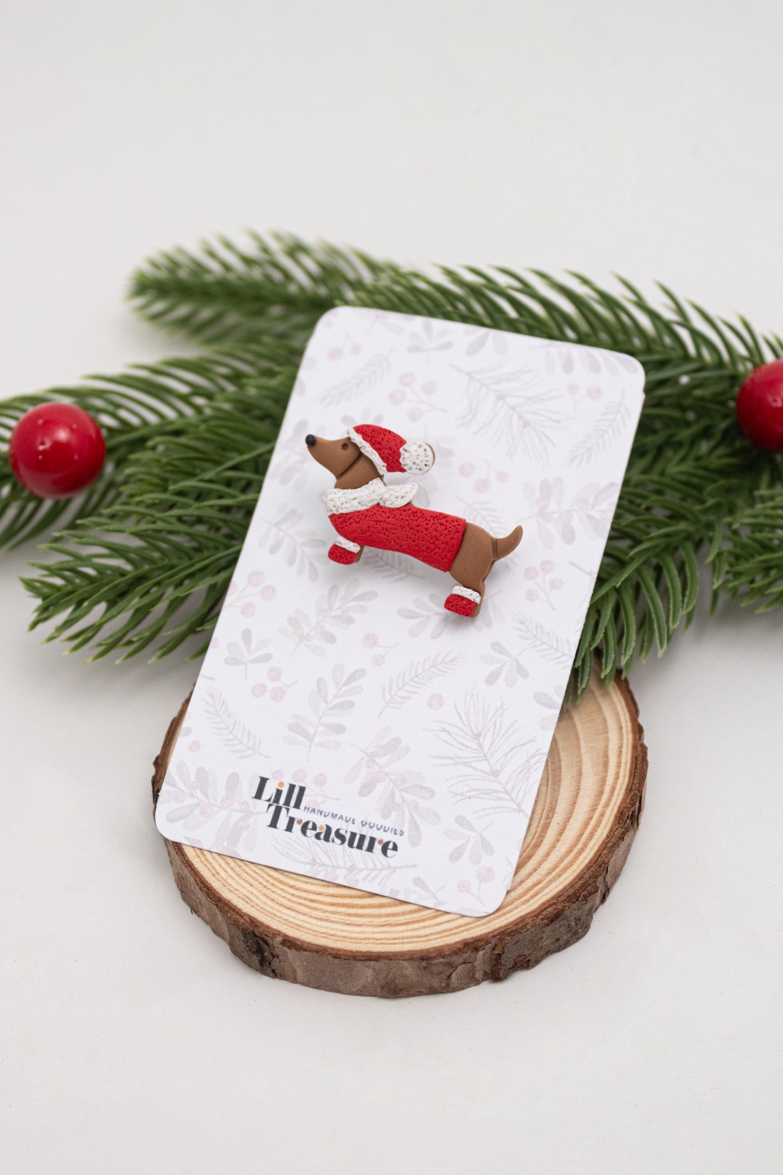 Brosa cu teckel de Craciun - Christmas Dachshund - bijuterii - broșe - Artynos.ro