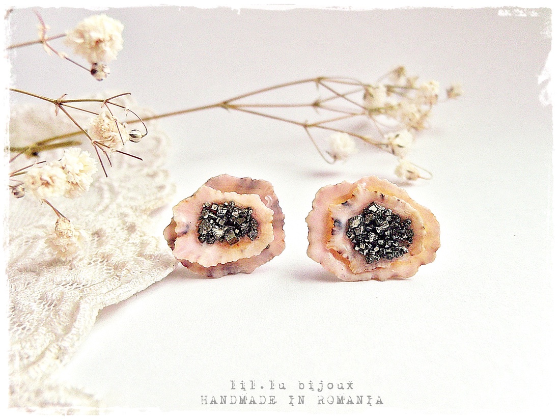 Cercei cu surub din scoici si pirita - bijuterii - cercei - cercei din argint - Artynos.ro