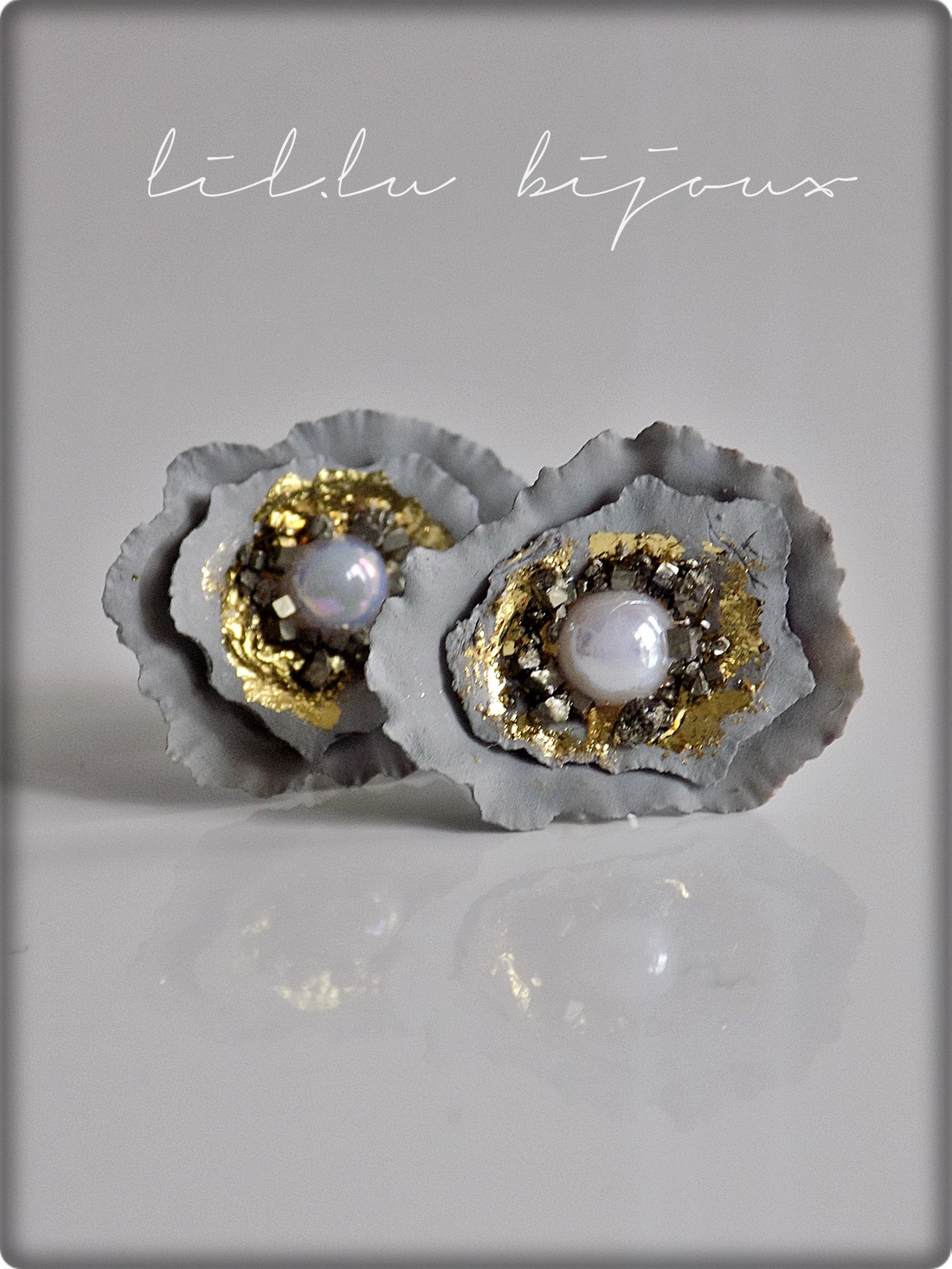 Cercei cu surub din scoici si pirita - bijuterii - cercei - cercei din argint - Artynos.ro