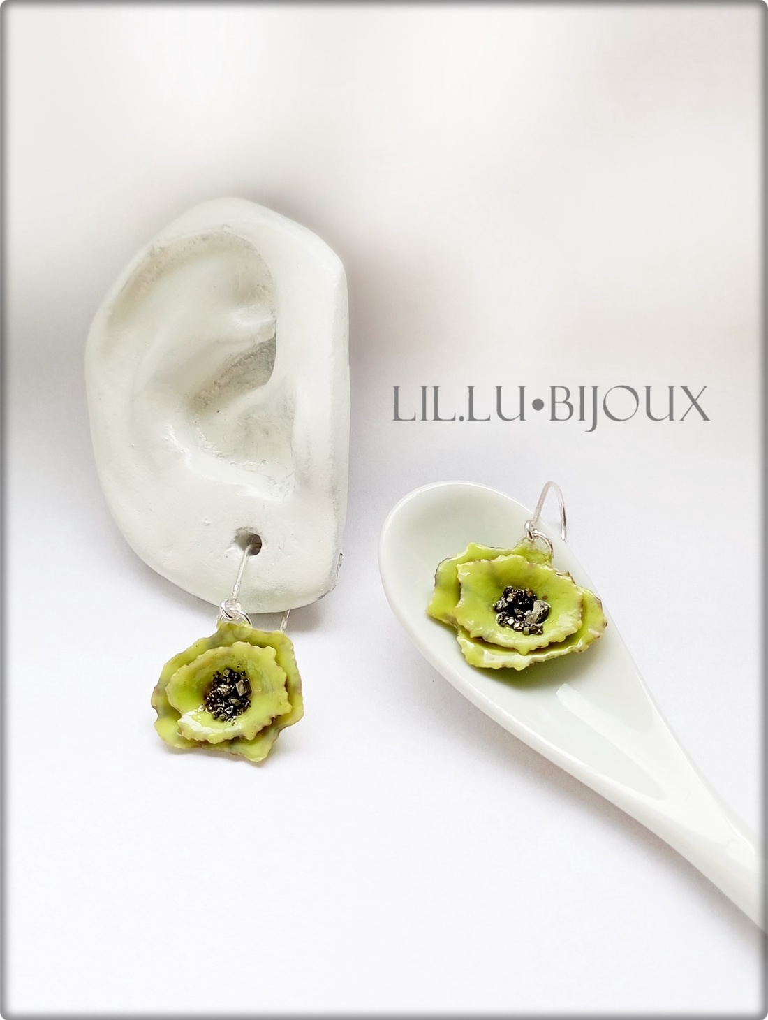 Cercei cu surub din scoici si pirita - bijuterii - cercei - cercei din argint - Artynos.ro